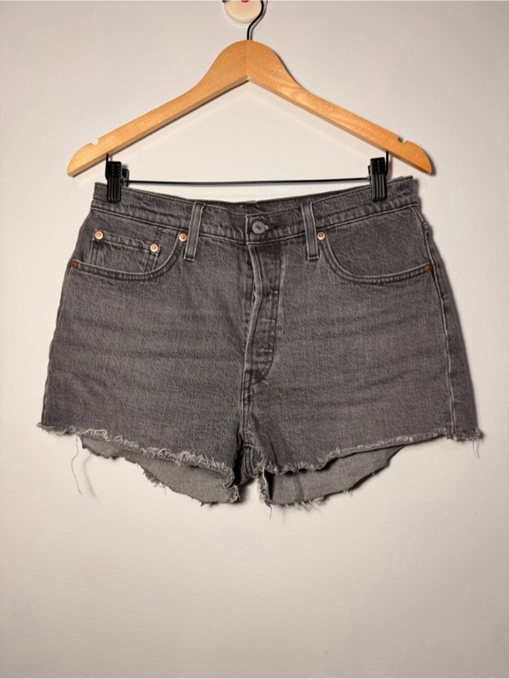 Levi's 501® Original Fit High Rise Women's Shorts size 29 - Picture 3 of 9